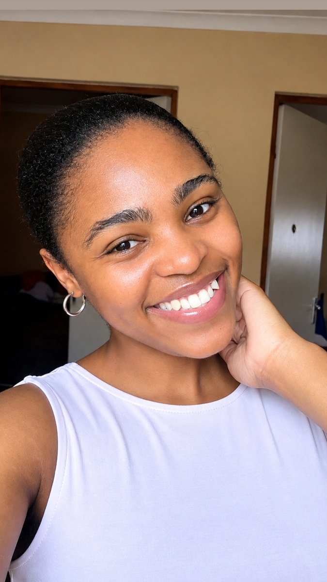hluminikelo's tweet photo. It's me and my bushy eyebrows against the world ❤️ https://t.co/II6gKyXwDl