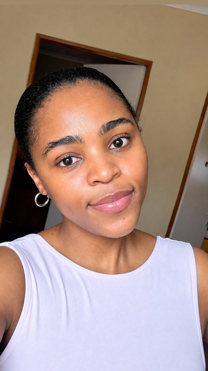 hluminikelo's tweet photo. It's me and my bushy eyebrows against the world ❤️ https://t.co/II6gKyXwDl
