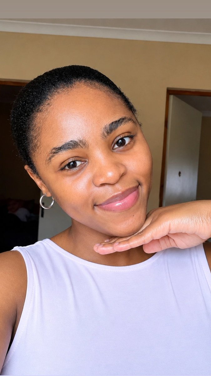 hluminikelo's tweet photo. It's me and my bushy eyebrows against the world ❤️ https://t.co/II6gKyXwDl