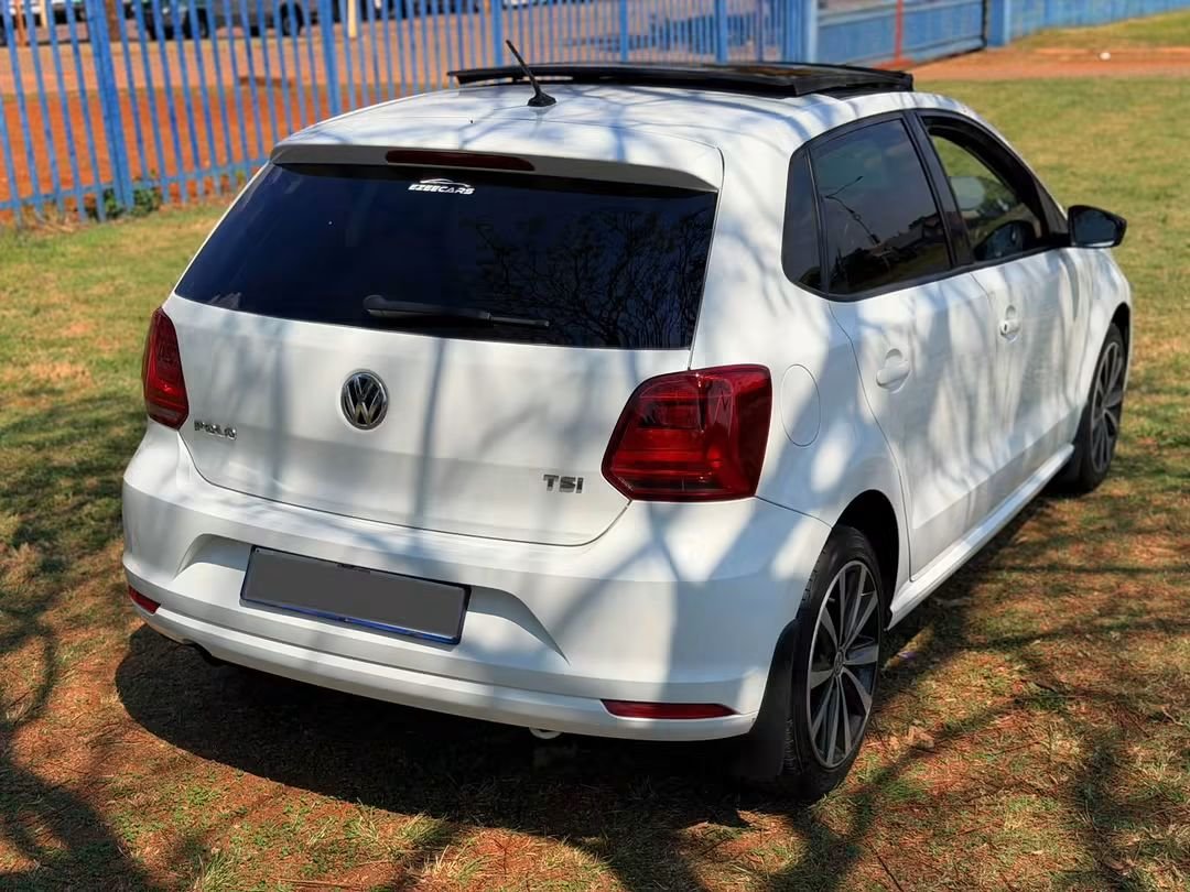 2lani47's tweet photo. 165 000 
AUTOMATIC Polo Tsi Highline 2016 Model with 166 000KM 
📲0813417410 https://t.co/8VNJoCqWBy