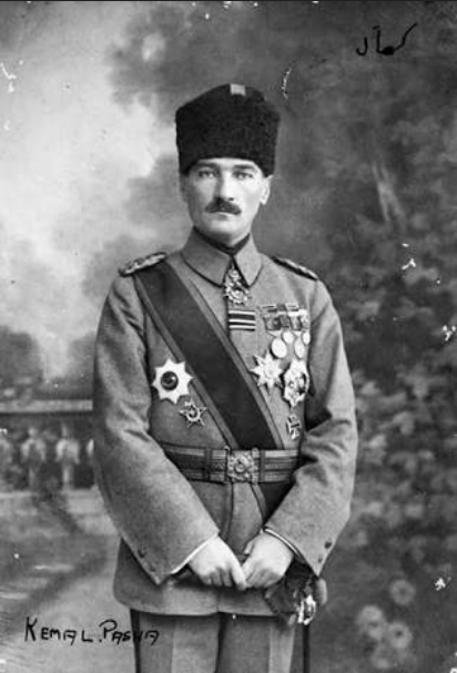 AtaturkunYoluX's tweet photo. “Bir şey yapacağım. Çünkü ben yapmazsam, kimse yapmayacak.” 

Gazi Mustafa Kemal Atatürk, 14 Mayıs 1919 https://t.co/jYe0sFnjiN