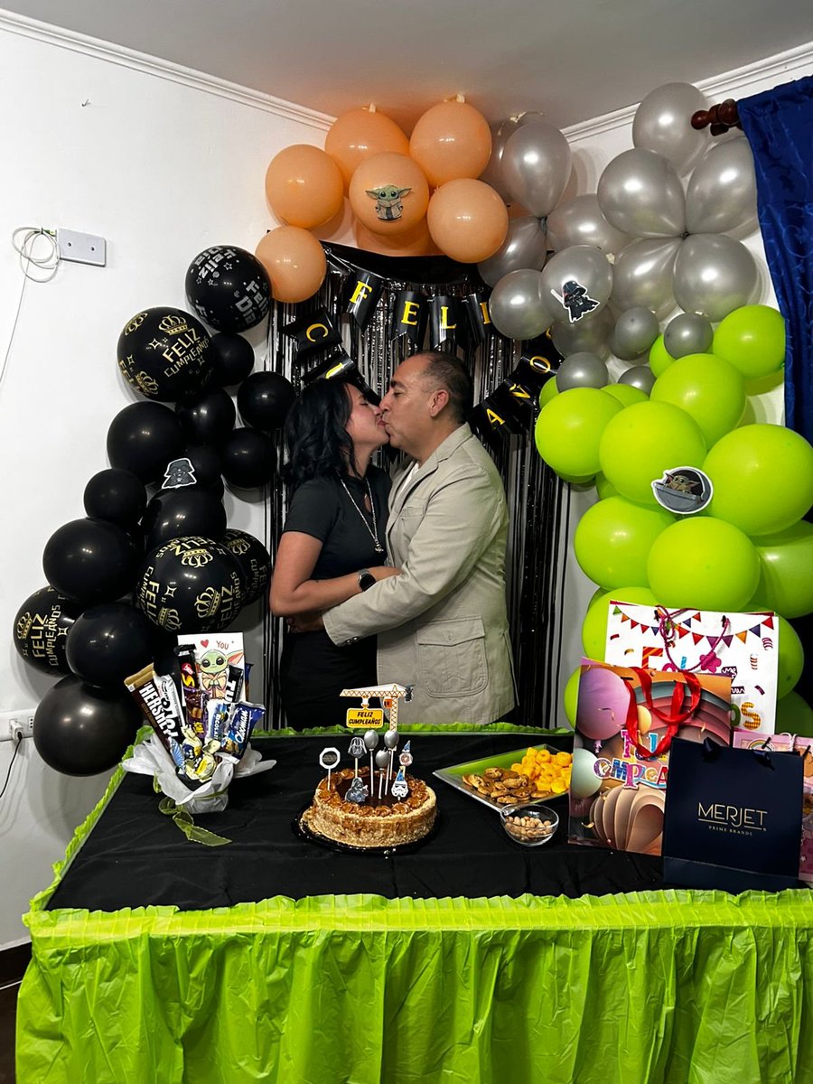 BuguenoMilton's tweet photo. Que rico tus besos amor 💋 💋 https://t.co/stxmMFaDOf