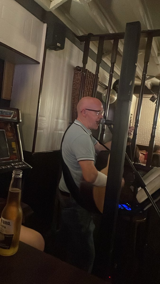 daramcgivern2's tweet photo. Mulvenna can fairly strum a guitar #lowlay#yamalyousiff @ronan_fitz9 @paudie_martin https://t.co/BdD4gN83HO