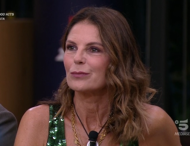 bagnotrash's tweet photo. ragazz ma come lo guarda,,,,, forse non siamo pazzi https://t.co/ql7hGePO86