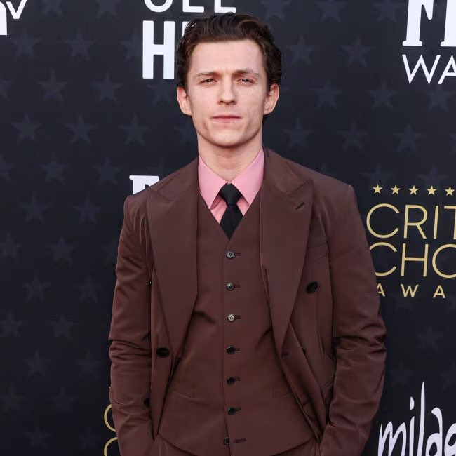 charts_sabrina's tweet photo. Sabrina Carpenter to star alongside Margaret Qualley and Tom Holland in the Fred Astaire biopic.

https://t.co/dhV35ioyiO https://t.co/1SyxqNZ5Rc