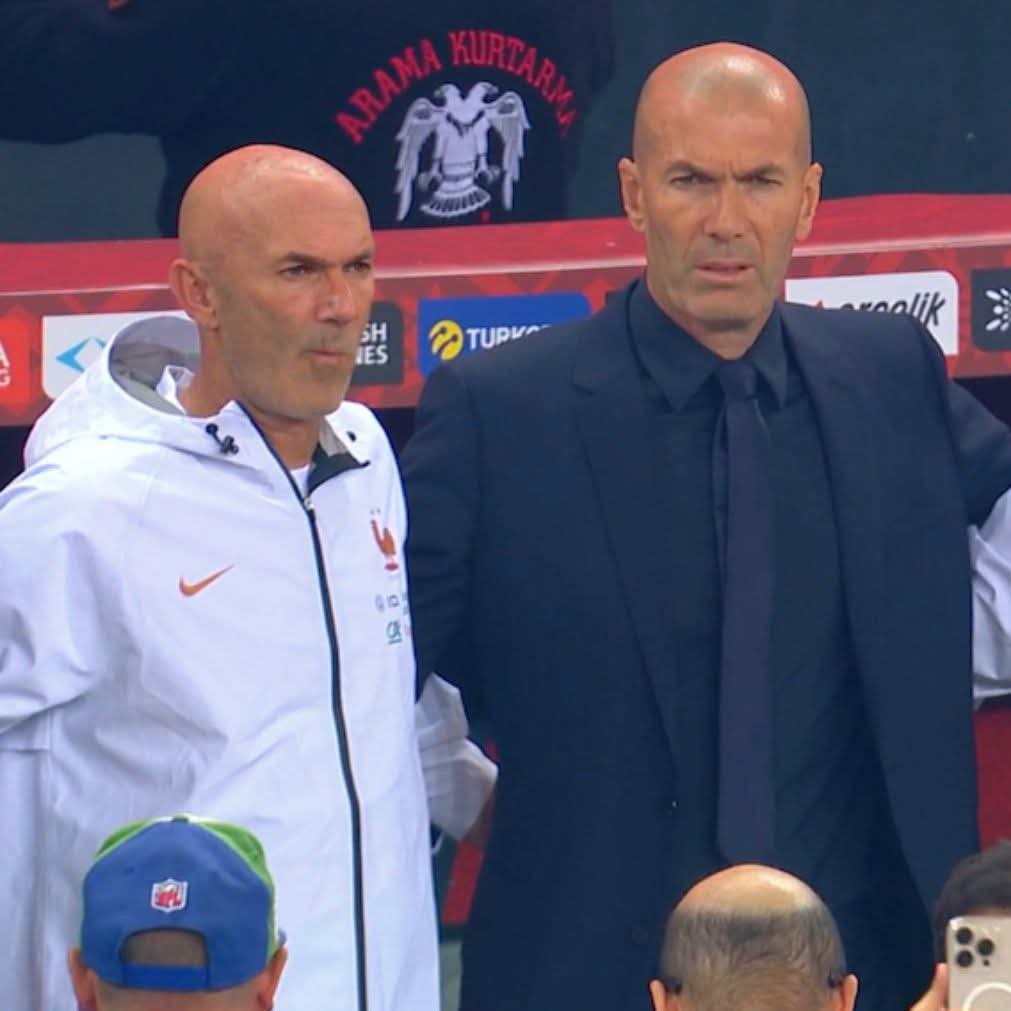 Sanyorchv's tweet photo. El asistente de Zidane se parece más a Zidane que el propio Zidane. https://t.co/ZFIMrR5PvI