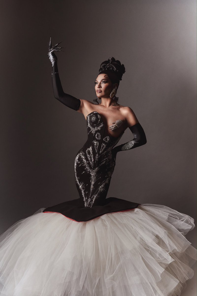 valencia_gonzag's tweet photo. Balenciaga 1951 y Schiaparelli 2026 mis referencias para este Look de @la_kyliezzuxpv en @EstiloDF https://t.co/ERRTvuTa1Q