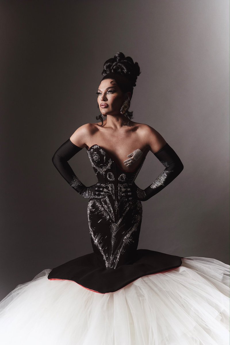 valencia_gonzag's tweet photo. Balenciaga 1951 y Schiaparelli 2026 mis referencias para este Look de @la_kyliezzuxpv en @EstiloDF https://t.co/ERRTvuTa1Q