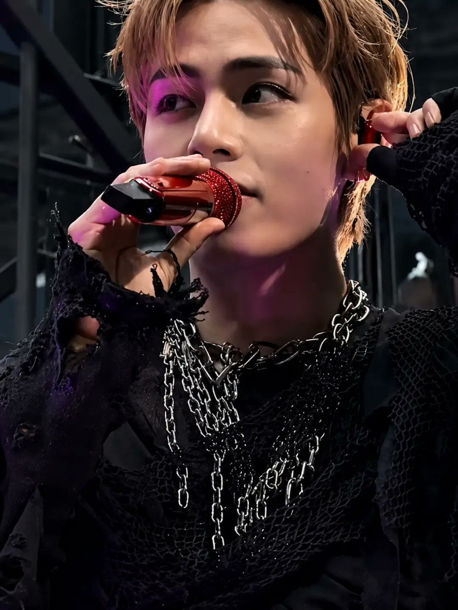 Mila_Pan's tweet photo. Kim Taehyung, mucho picante. https://t.co/YhUaWxgKit