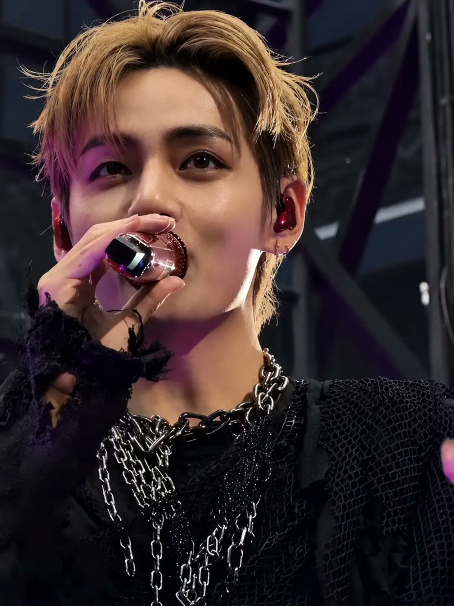 Mila_Pan's tweet photo. Kim Taehyung, mucho picante. https://t.co/YhUaWxgKit
