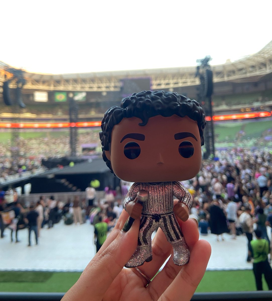 teamjao's tweet photo. Primeiro mini Michael Jackson que vai assistir o Jão no Nubank Parque na Turnê Memórias Póstumas https://t.co/GdUOd4zX40
