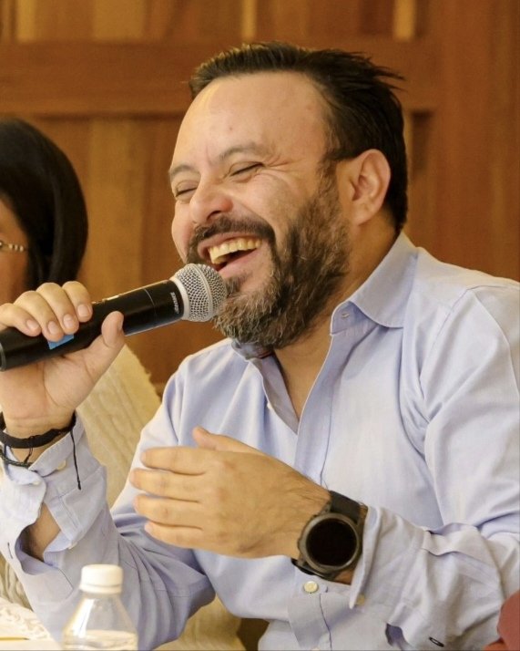 MiguelAschultz's tweet photo. @jesusromerooax Srio de originario de Juchitán, de la #COCEI, de #FUCO, con Emilio Montero, Miguel Sánchez
Fue del #PT, de Morena,
no informó al @GobOax @salomonj del crecimiento del crimen organizado en el Istmo de Tehuantepec, hora paga consecuencias.
@OHarfuch
@Claudiashein https://t.co/cLeqbXTceC