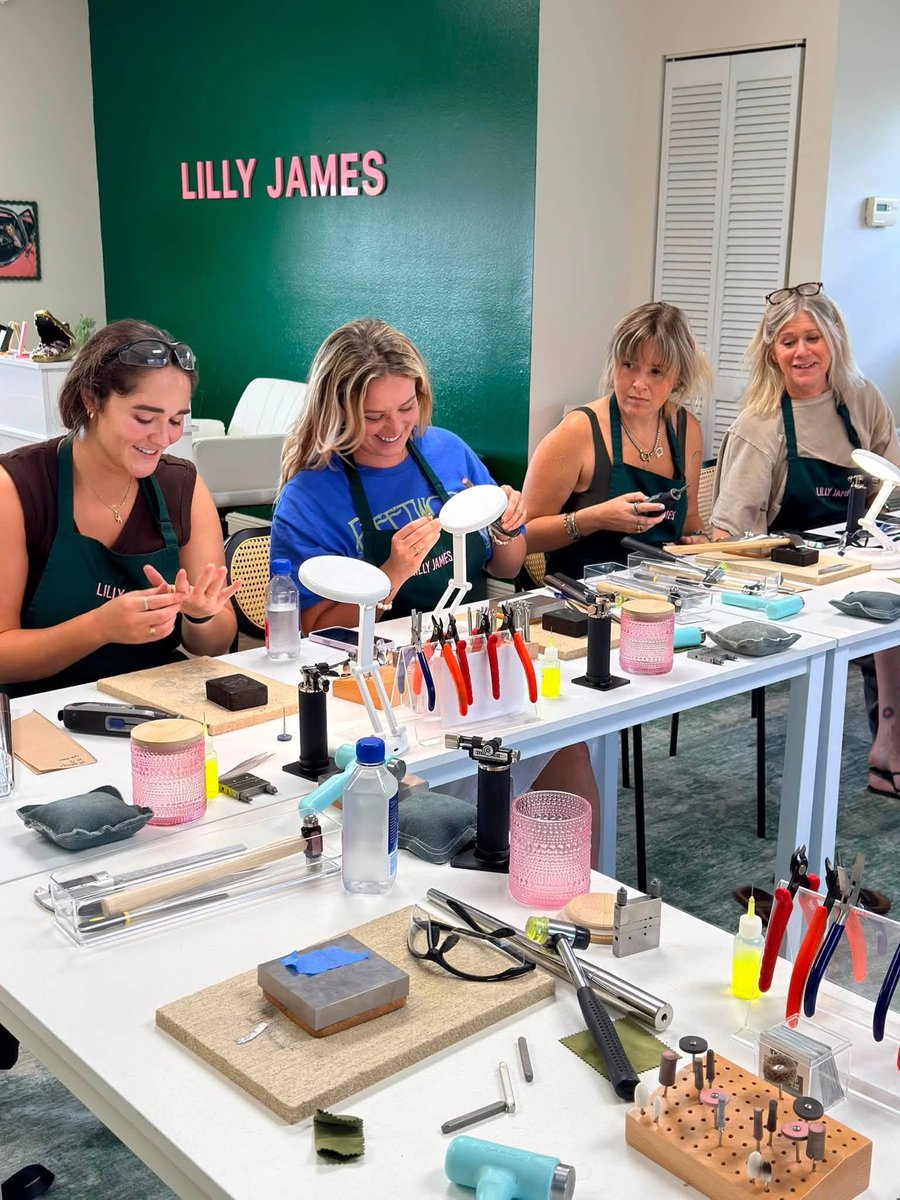 LillyJamesX's tweet photo. Happy 29th birthday, Logan! 🎉

There’s something extra special about celebrating a birthday surrounded by the ladies in your family - and making something together that you’ll always have to remember the day. Logan and her family spent part of her 29th birthday with us creating their own rings.

And if you’re in Sarasota, be sure to check out their super cool shop, Graffiti srq. Definitely worth a visit! 

Happy birthday, Logan! We loved being a little part of your celebration. 💕