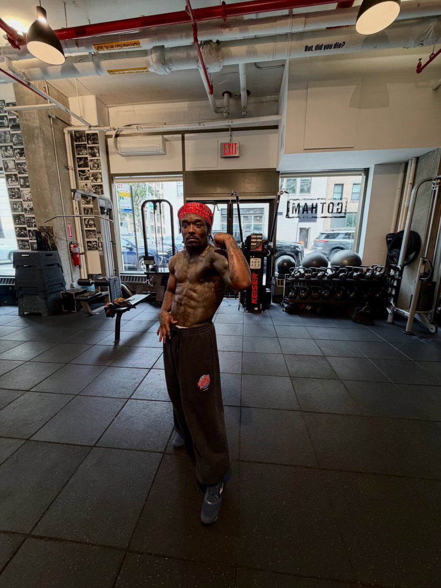 Kurrco's tweet photo. Lil Uzi Vert shares new photos from the gym 🔥 https://t.co/ncbhoW2A5X