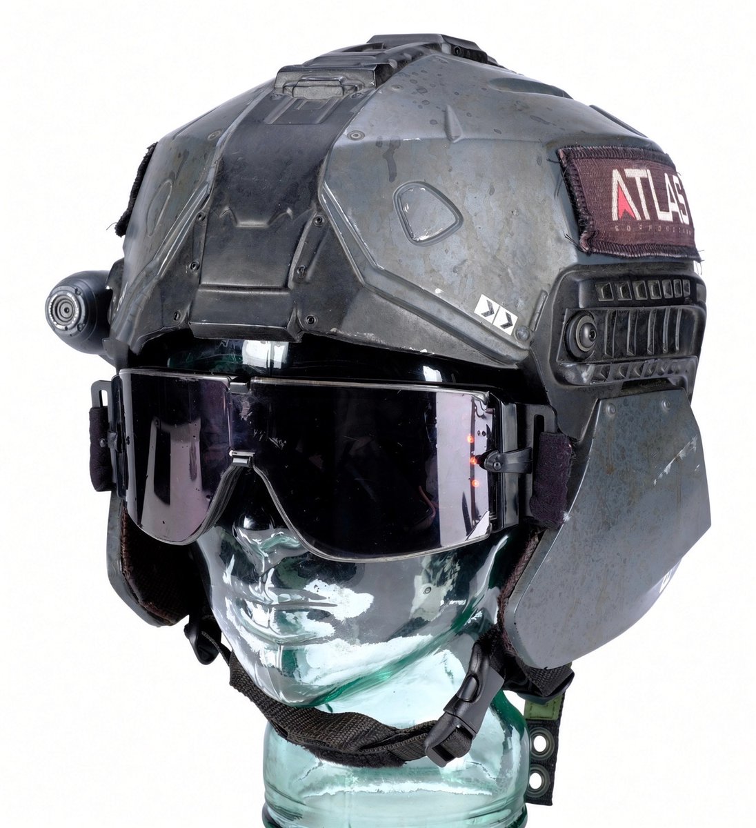 ForwardLeaks's tweet photo. 🎥 FUN FACT:

Only THREE screen-worn Call of Duty props have ever been sold online.

The first prop was an ATLAS Helmet for an Advanced Warfare x Mountain Dew ad titled ‘Man vs. Machine’. It sold for $882 USD.

The second and third props sold together as a lot. They were NRC Helmets from the Black Ops 3 ‘Seize Glory’ live action trailer. They sold for a whopping $4,095 USD.

Call of Duty props used in live action trailers and ads are incredibly rare, and their price points match that fact.