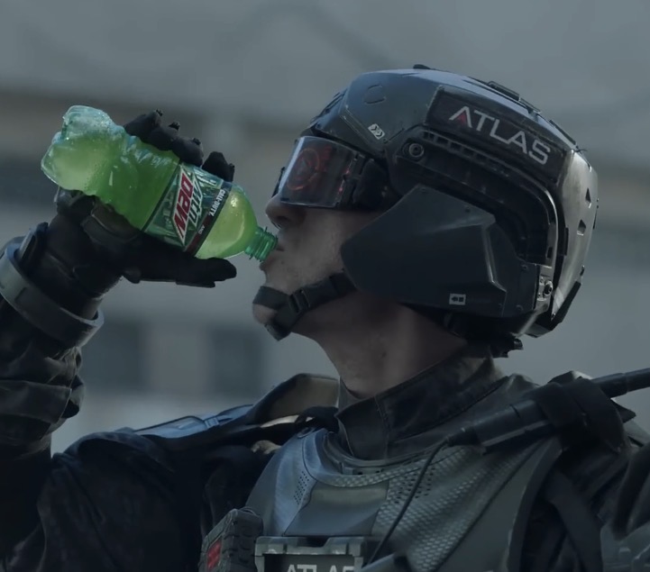 ForwardLeaks's tweet photo. 🎥 FUN FACT:

Only THREE screen-worn Call of Duty props have ever been sold online.

The first prop was an ATLAS Helmet for an Advanced Warfare x Mountain Dew ad titled ‘Man vs. Machine’. It sold for $882 USD.

The second and third props sold together as a lot. They were NRC Helmets from the Black Ops 3 ‘Seize Glory’ live action trailer. They sold for a whopping $4,095 USD.

Call of Duty props used in live action trailers and ads are incredibly rare, and their price points match that fact.