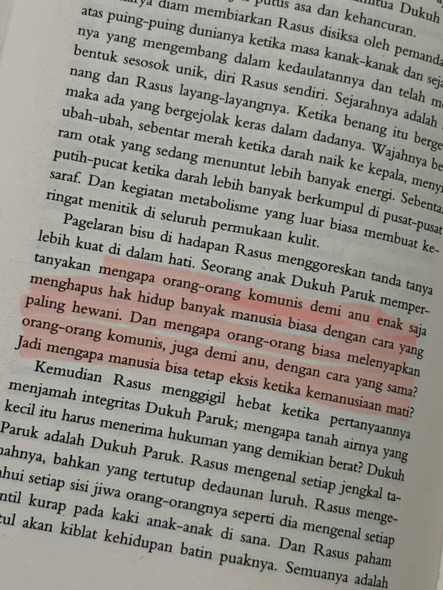 TarenEmbreirr's tweet photo. Kalau kamu, suka yang mana? Aku belum selesai baca bukunya, masih di halaman 400-an. Tapi sejauh ini, kalimat-kalimat ini jadi favoritku. Weekend ini aku maraton baca. Seru banget, meski beberapa kali dibuat kesal dan ingin menangis melihat https://t.co/dqg17n8oJS