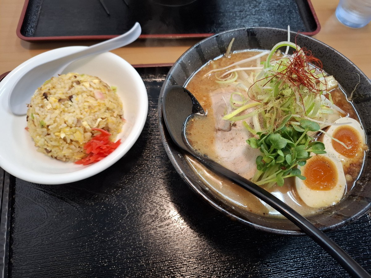 mayu_1110790's tweet photo. らーめんふぁくとりーのすけ
みそのすけメス
チャーハン

コクが減った気がする… https://t.co/4SajsHRUos