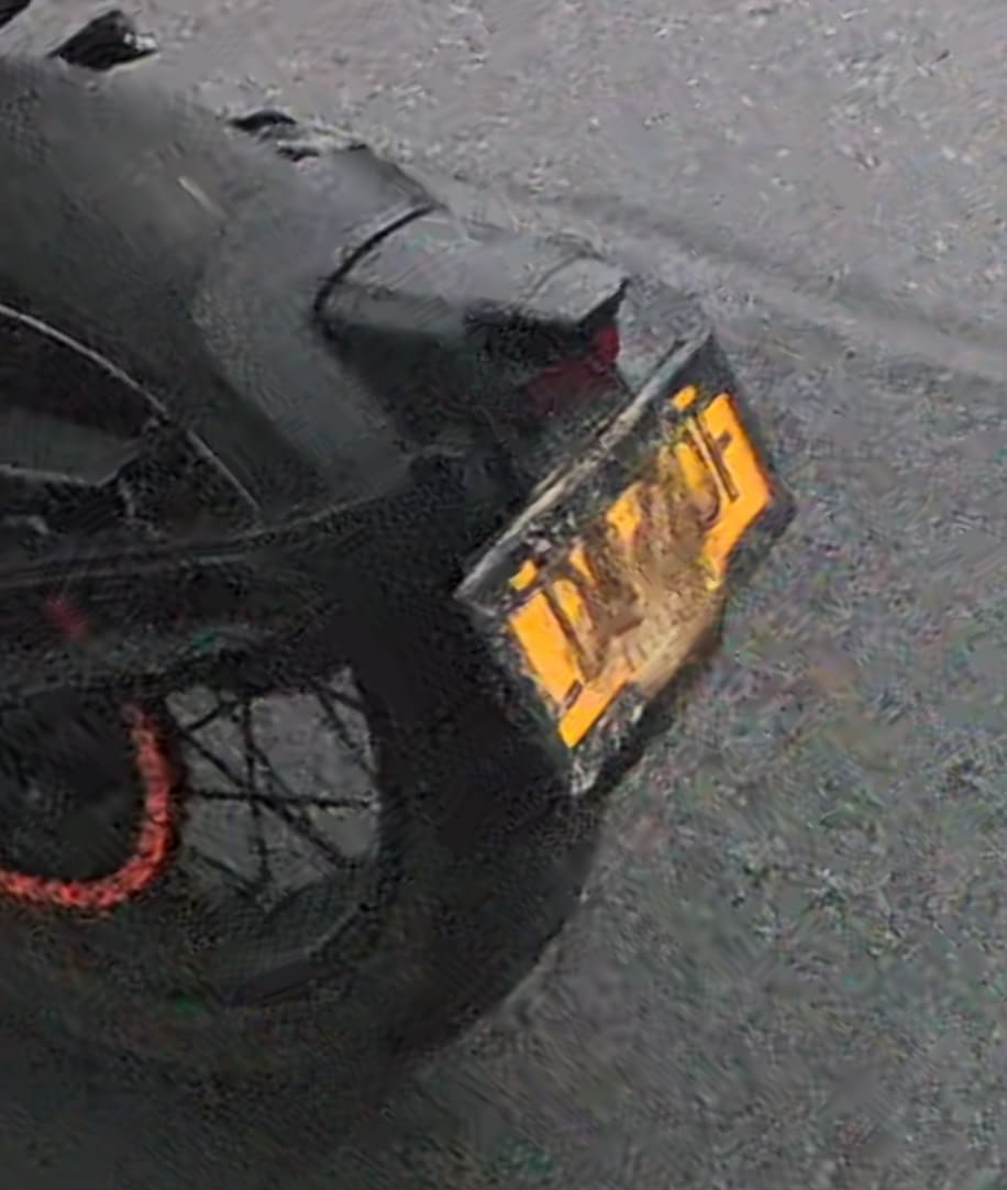 PasaenBogota's tweet photo. #INSEGURIDAD. Una cámara 360º instalada en una motocicleta captó el momento exacto en que un individuo, también en moto, le rapa el celular a una copiloto. El robo ocurrió la mañana de este 25 de septiembre en el sector de Terreros, en el municipio de Soacha. https://t.co/jp3WXYMsjL