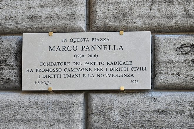 donlilino's tweet photo. Alcuni di noi questa targa se la portano dentro da 10 anni.  Ora tutti possono vederla. @MarcoPannella  #PiazzaNavona https://t.co/mz8hlgSuIY