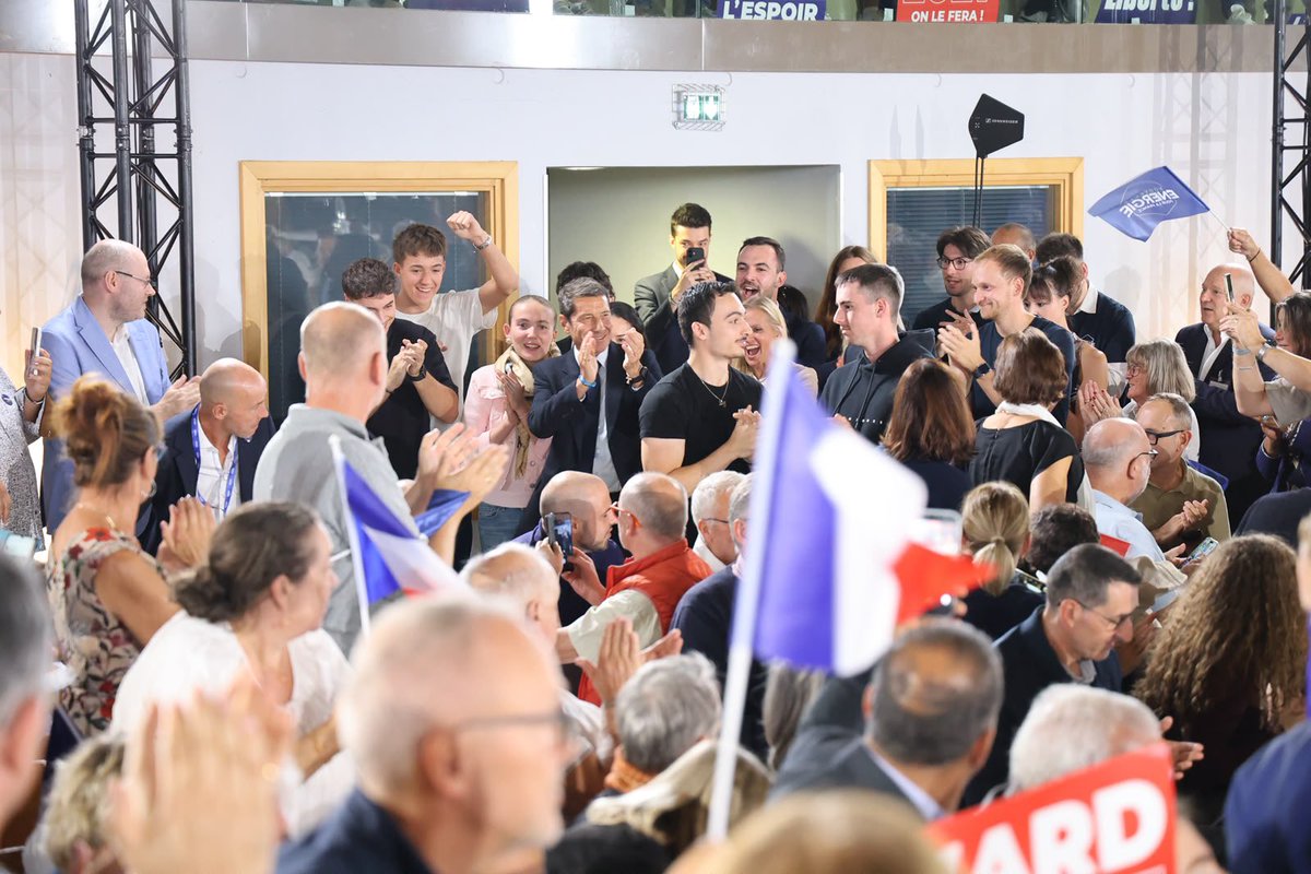 Nouv_Energie's tweet photo. Un millier de Français réunis ce soir à Benfeld, en Alsace, pour le meeting de campagne de @davidlisnard 🇫🇷 https://t.co/9ybuCN8O5Y