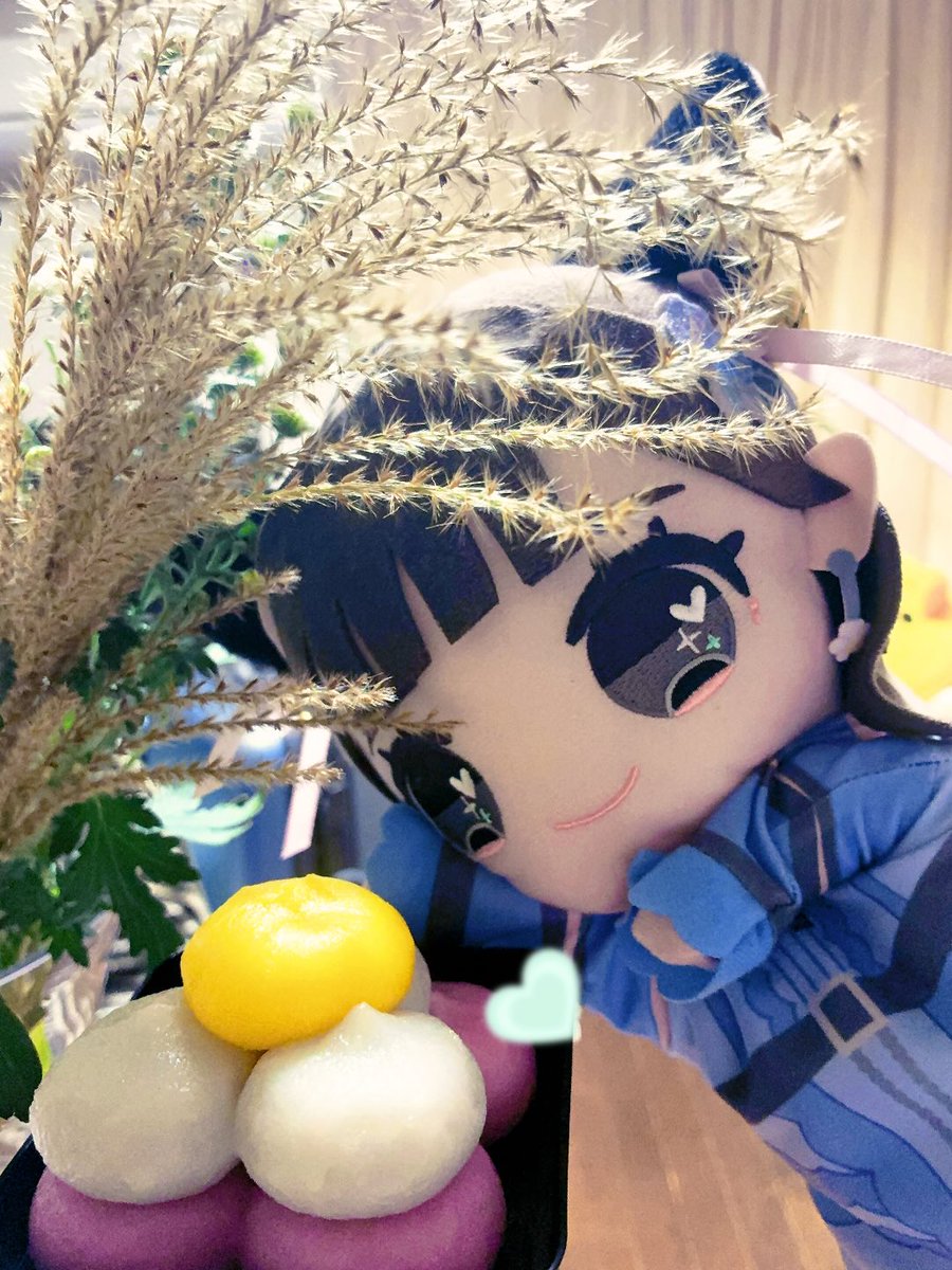 natumin_75's tweet photo. 大好きなお団子🍡で月見🌕
誕生月���過ぎゆく夏を惜しむなつみん✨

＃エゴサなつみん
＃川中子奈月心 https://t.co/3DYfOdeGvI