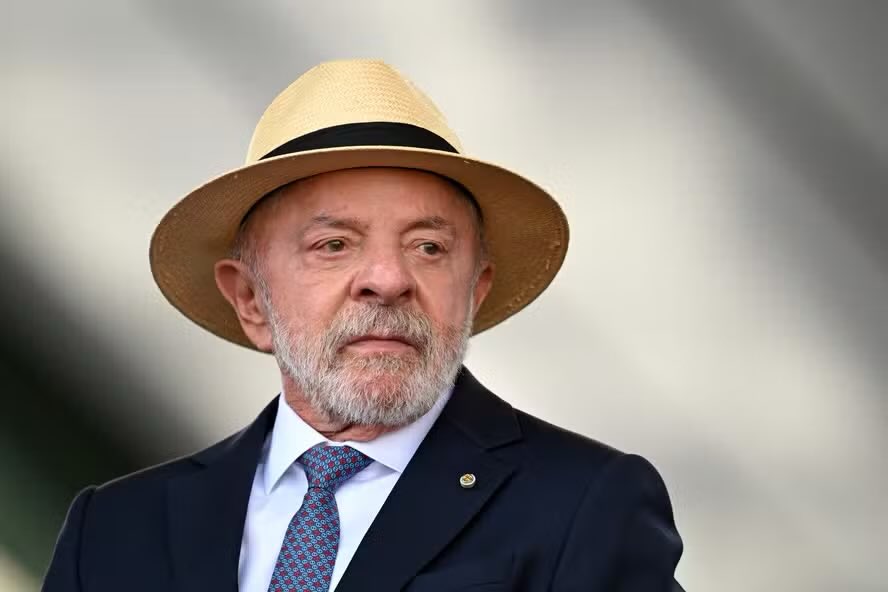 rodrigocrf0's tweet photo. O Lula não sabe com quem está mexendo. O Flamengo é uma das instituições mais importantes desse país com mais de 45 milhões de torcedores. Ele quer mesmo comprar essa briga com o clube mais poderoso do país? Estamos falando de 45 MILHÕES DE TORCEDORES. https://t.co/yyH6166fD5
