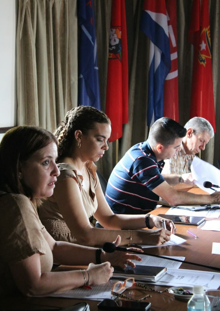 UJCdeCuba's tweet photo. 👉Ayer, en el Buró Nacional de la UJC debatimos cómo fortalecer nuestra presencia en los centros escolares, la autodirección pioneril y la formación integral de los más pequeños. 
💪Reconocimos la labor trascendental de los cuadros juveniles en los tiempos actuales 

#UJCdeCuba https://t.co/sZ5rCRlO8z