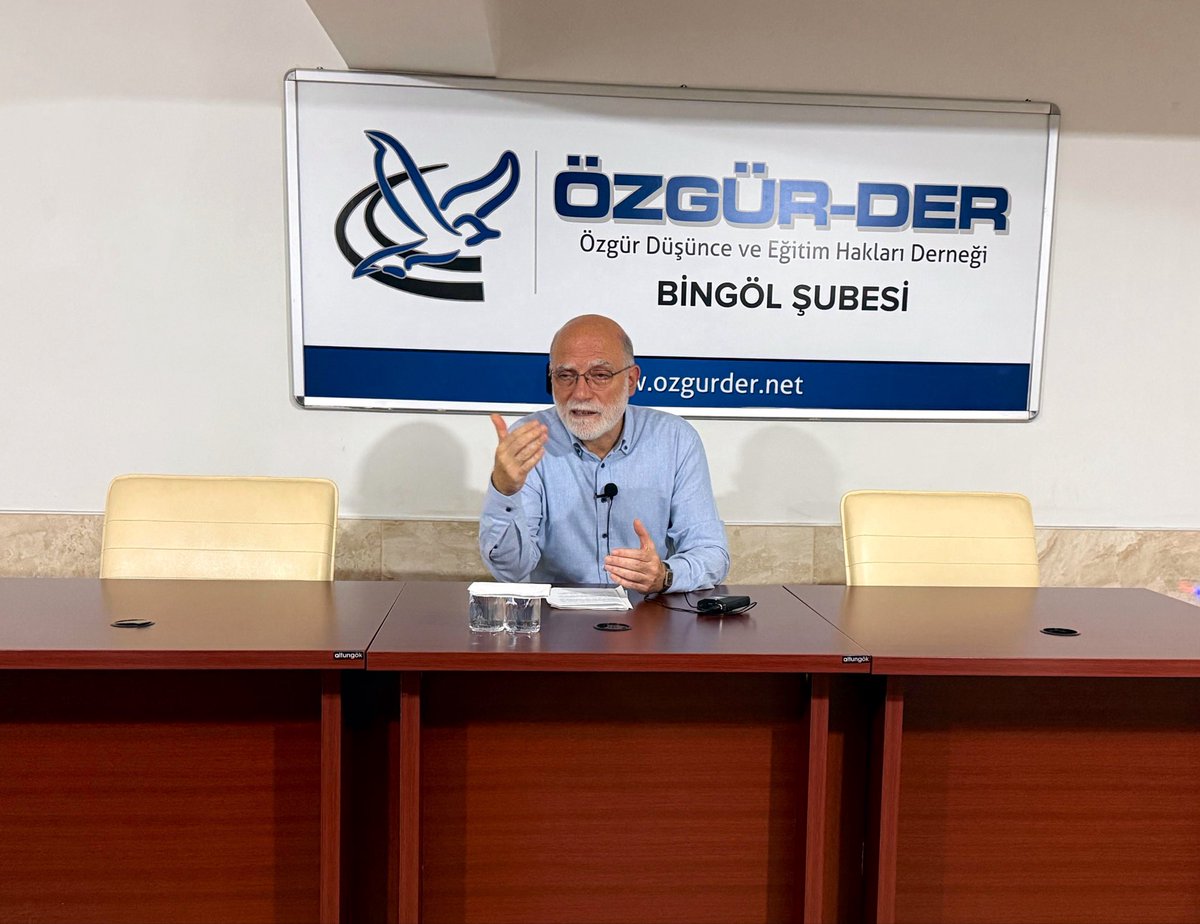 ozgurderbingol's tweet photo. Özgür-der Bingöl şubesi olarak düzenlediğimiz aylık seminerler dizisinde bu ay, Özgür-der genel başkanımız Rıdvan KAYA'nın sunduğu "Hayırlı Topluluk Olmak Neyi Gerektirir?" konu başlıklı semineri gerçekleştirdik. https://t.co/ThwMjBOIeY