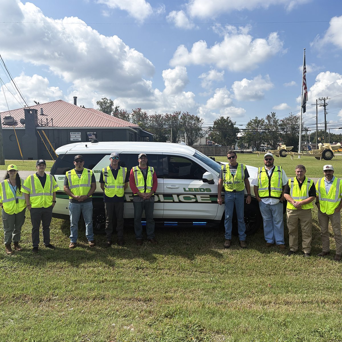 nscorp's tweet photo. Rail safety starts one conversation at a time. 

This week, more than 70 Team NS volunteers joined Operation Lifesaver and our fellow railroaders for rail crossing safety blitzes in Atlanta, Birmingham, Chicago, Cleveland and Pittsburgh.

Together, we shared rail safety information with drivers to reinforce a simple but important message: safe choices at crossings and around trains and tracks can save lives. Whether it's a daily commute or heading out on a road trip, a few extra seconds can make all the difference.

Thank you to every volunteer who helped share this important message during Rail Safety Week!

Always remember: See Tracks? Think Train!

Learn more at https://t.co/wCT0y8oo4e.