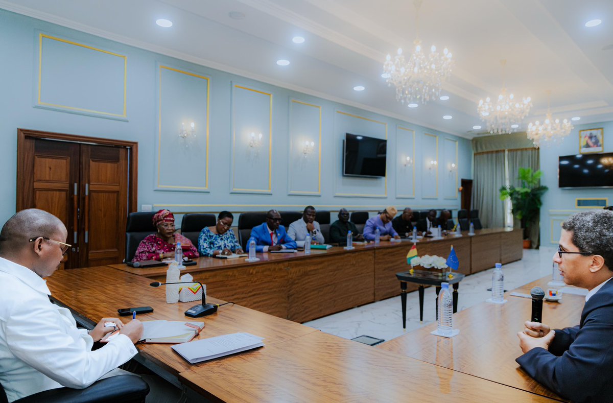 assembleeguinee's tweet photo. 𝐃𝐢𝐩𝐥𝐨𝐦𝐚𝐭𝐢𝐞 𝐩𝐚𝐫𝐥𝐞𝐦𝐞𝐧𝐭𝐚𝐢𝐫𝐞 : 𝐥𝐞 𝐏𝐫𝐞́𝐬𝐢𝐝𝐞𝐧𝐭 𝐃𝐚𝐧𝐬𝐚 𝐊𝐨𝐮𝐫𝐨𝐮𝐦𝐚 𝐞́𝐜𝐡𝐚𝐧𝐠𝐞 𝐚𝐯𝐞𝐜 𝐮𝐧𝐞 𝐝𝐞́𝐥𝐞́𝐠𝐚𝐭𝐢𝐨𝐧 𝐝’𝐚𝐦𝐛𝐚𝐬𝐬𝐚𝐝𝐞𝐮𝐫𝐬 𝐝𝐞 𝐥’𝐔𝐧𝐢𝐨𝐧 𝐞𝐮𝐫𝐨𝐩𝐞́𝐞𝐧𝐧𝐞

https://t.co/yZWUNBgGhi

#AN #AlloAN #AGENDA #ANGN https://t.co/v7WwNeHVfk