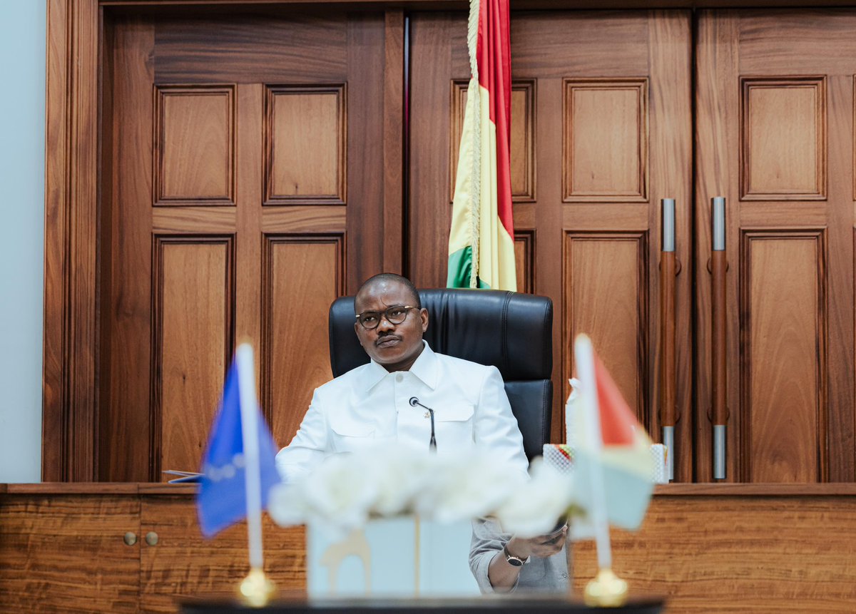 assembleeguinee's tweet photo. 𝐃𝐢𝐩𝐥𝐨𝐦𝐚𝐭𝐢𝐞 𝐩𝐚𝐫𝐥𝐞𝐦𝐞𝐧𝐭𝐚𝐢𝐫𝐞 : 𝐥𝐞 𝐏𝐫𝐞́𝐬𝐢𝐝𝐞𝐧𝐭 𝐃𝐚𝐧𝐬𝐚 𝐊𝐨𝐮𝐫𝐨𝐮𝐦𝐚 𝐞́𝐜𝐡𝐚𝐧𝐠𝐞 𝐚𝐯𝐞𝐜 𝐮𝐧𝐞 𝐝𝐞́𝐥𝐞́𝐠𝐚𝐭𝐢𝐨𝐧 𝐝’𝐚𝐦𝐛𝐚𝐬𝐬𝐚𝐝𝐞𝐮𝐫𝐬 𝐝𝐞 𝐥’𝐔𝐧𝐢𝐨𝐧 𝐞𝐮𝐫𝐨𝐩𝐞́𝐞𝐧𝐧𝐞

https://t.co/yZWUNBgGhi

#AN #AlloAN #AGENDA #ANGN https://t.co/v7WwNeHVfk