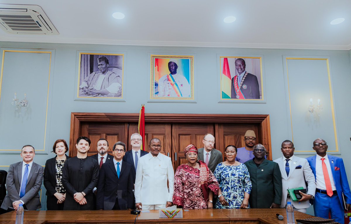 assembleeguinee's tweet photo. 𝐃𝐢𝐩𝐥𝐨𝐦𝐚𝐭𝐢𝐞 𝐩𝐚𝐫𝐥𝐞𝐦𝐞𝐧𝐭𝐚𝐢𝐫𝐞 : 𝐥𝐞 𝐏𝐫𝐞́𝐬𝐢𝐝𝐞𝐧𝐭 𝐃𝐚𝐧𝐬𝐚 𝐊𝐨𝐮𝐫𝐨𝐮𝐦𝐚 𝐞́𝐜𝐡𝐚𝐧𝐠𝐞 𝐚𝐯𝐞𝐜 𝐮𝐧𝐞 𝐝𝐞́𝐥𝐞́𝐠𝐚𝐭𝐢𝐨𝐧 𝐝’𝐚𝐦𝐛𝐚𝐬𝐬𝐚𝐝𝐞𝐮𝐫𝐬 𝐝𝐞 𝐥’𝐔𝐧𝐢𝐨𝐧 𝐞𝐮𝐫𝐨𝐩𝐞́𝐞𝐧𝐧𝐞

https://t.co/yZWUNBgGhi

#AN #AlloAN #AGENDA #ANGN https://t.co/v7WwNeHVfk