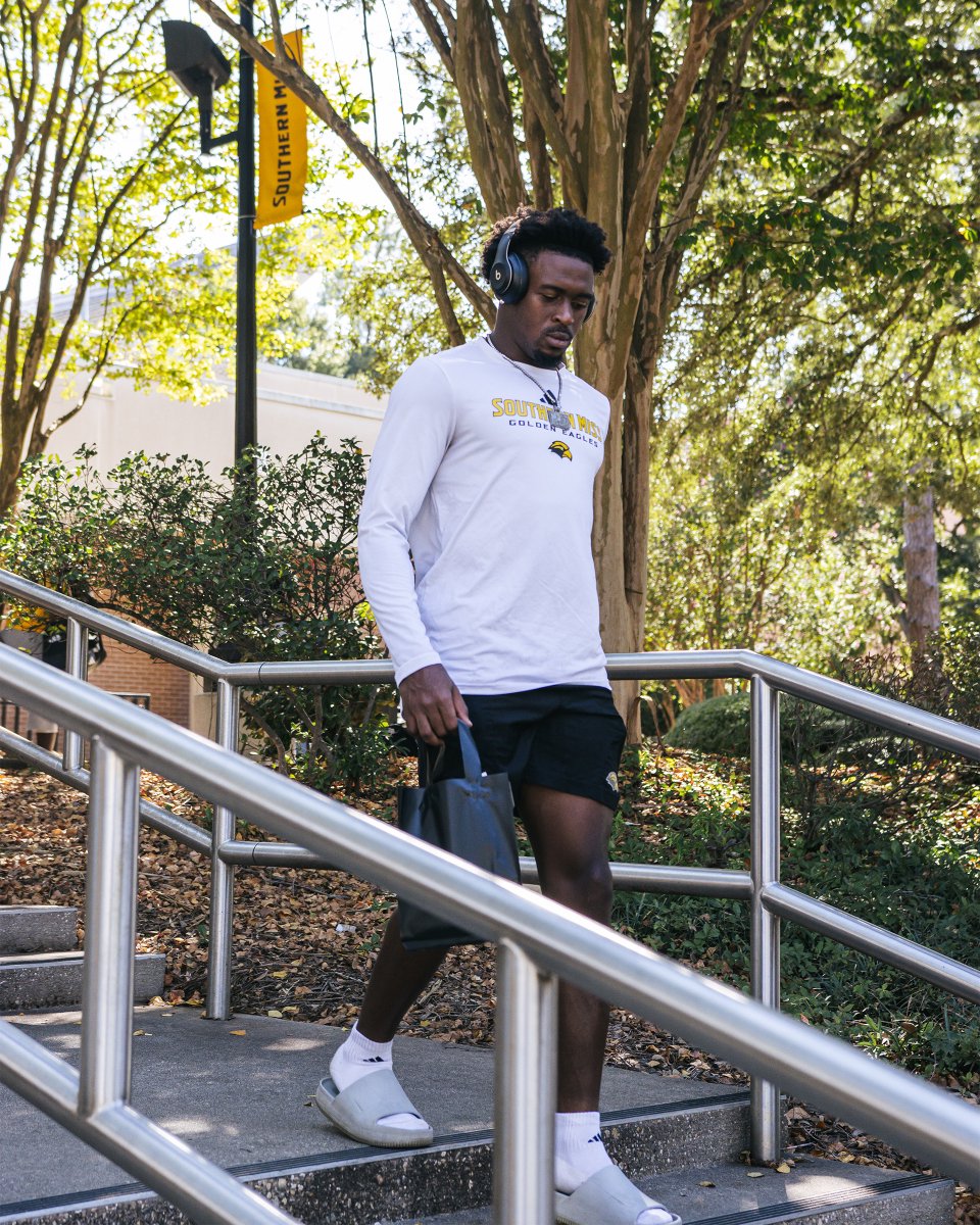 SouthernMissFB's tweet photo. Next stop ➡️ NOLA  

#SMTTT https://t.co/i5N3aDiuAu