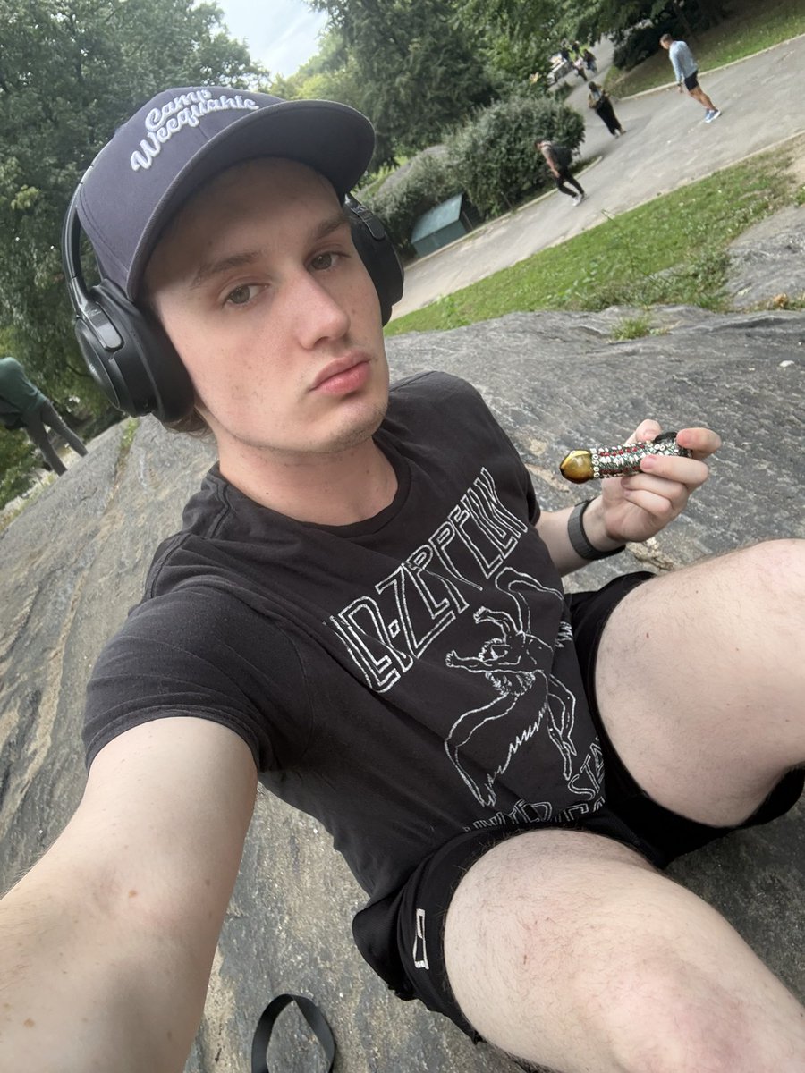 ibenchillingg's tweet photo. afternoon sesh at central park :33333 https://t.co/ADFuu79cd0