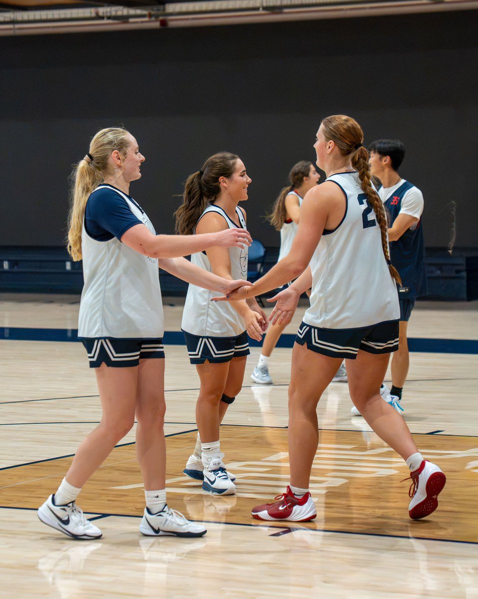 SamfordWBB's tweet photo. Setting the tone 🐶🏀

#AllForSAMford https://t.co/niIaqtEV19