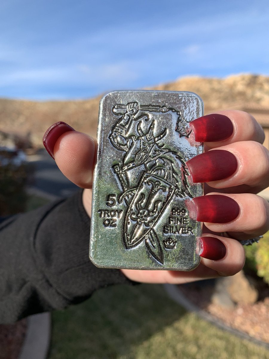 InvestorCrate's tweet photo. COMMENT "FIVE OZ FRIDAY!"

Going live in 2 hours with some fun giveaways &amp; conversation. Drop in and say hi to the girls of IC!

#fiveozfriday https://t.co/sbuKJtsjf2