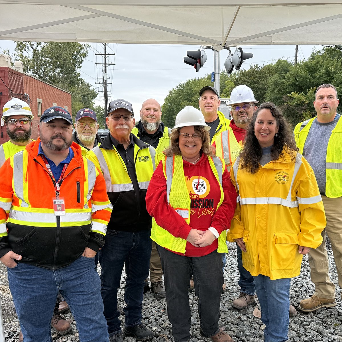 nscorp's tweet photo. Rail safety starts one conversation at a time. 

This week, more than 70 Team NS volunteers joined Operation Lifesaver and our fellow railroaders for rail crossing safety blitzes in Atlanta, Birmingham, Chicago, Cleveland and Pittsburgh.

Together, we shared rail safety information with drivers to reinforce a simple but important message: safe choices at crossings and around trains and tracks can save lives. Whether it's a daily commute or heading out on a road trip, a few extra seconds can make all the difference.

Thank you to every volunteer who helped share this important message during Rail Safety Week!

Always remember: See Tracks? Think Train!

Learn more at https://t.co/wCT0y8oo4e.