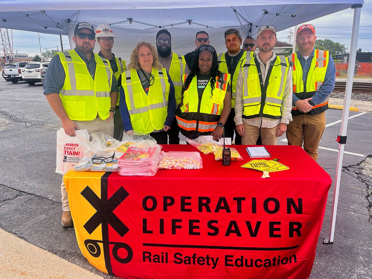 nscorp's tweet photo. Rail safety starts one conversation at a time. 

This week, more than 70 Team NS volunteers joined Operation Lifesaver and our fellow railroaders for rail crossing safety blitzes in Atlanta, Birmingham, Chicago, Cleveland and Pittsburgh.

Together, we shared rail safety information with drivers to reinforce a simple but important message: safe choices at crossings and around trains and tracks can save lives. Whether it's a daily commute or heading out on a road trip, a few extra seconds can make all the difference.

Thank you to every volunteer who helped share this important message during Rail Safety Week!

Always remember: See Tracks? Think Train!

Learn more at https://t.co/wCT0y8oo4e.