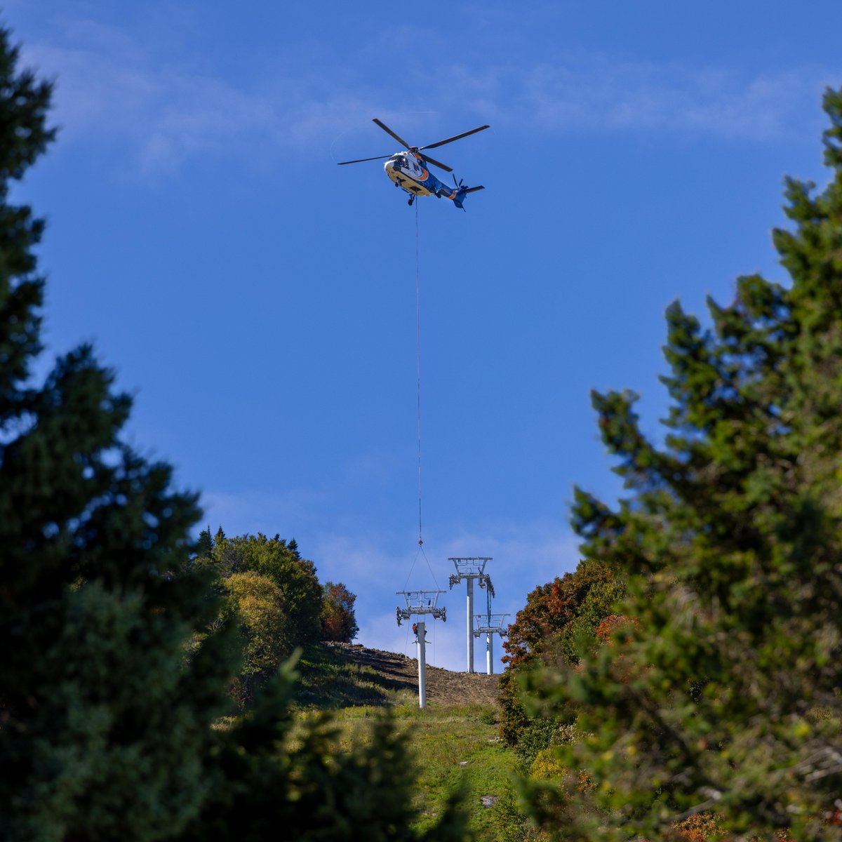 KillingtonMtn's tweet photo. 🚁 The new Snowdon Quad is taking shape. A successful helicopter fly day installed the final 10 of the new Doppelmayr lift’s 19 towers and crossarms.

But why replace the Snowdon Triple? And why build another fixed-grip lift?

Learn more 👉 https://t.co/cmac01GX4w

#BeTheBeast https://t.co/yx81Eyji9x