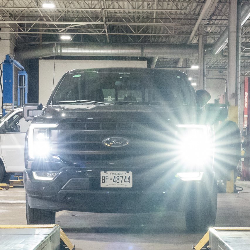 euro_mechanic's tweet photo. Shorter days mean more driving in low-light conditions. Take a moment to check your headlights, brake lights and turn signals this fall, and replace any bulbs that are dim or not working properly.
#CarMechanic #CarCareTips #AutoRepair #FallReady #EuroMechanic https://t.co/4lipc5yKkc