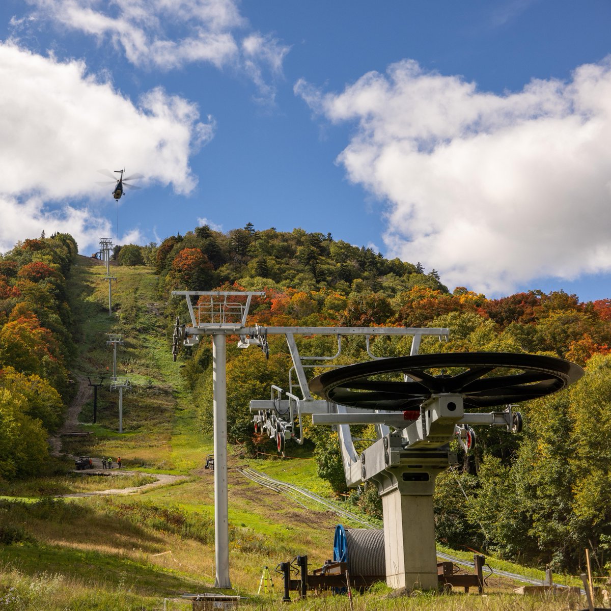 KillingtonMtn's tweet photo. 🚁 The new Snowdon Quad is taking shape. A successful helicopter fly day installed the final 10 of the new Doppelmayr lift’s 19 towers and crossarms.

But why replace the Snowdon Triple? And why build another fixed-grip lift?

Learn more 👉 https://t.co/cmac01GX4w

#BeTheBeast https://t.co/yx81Eyji9x