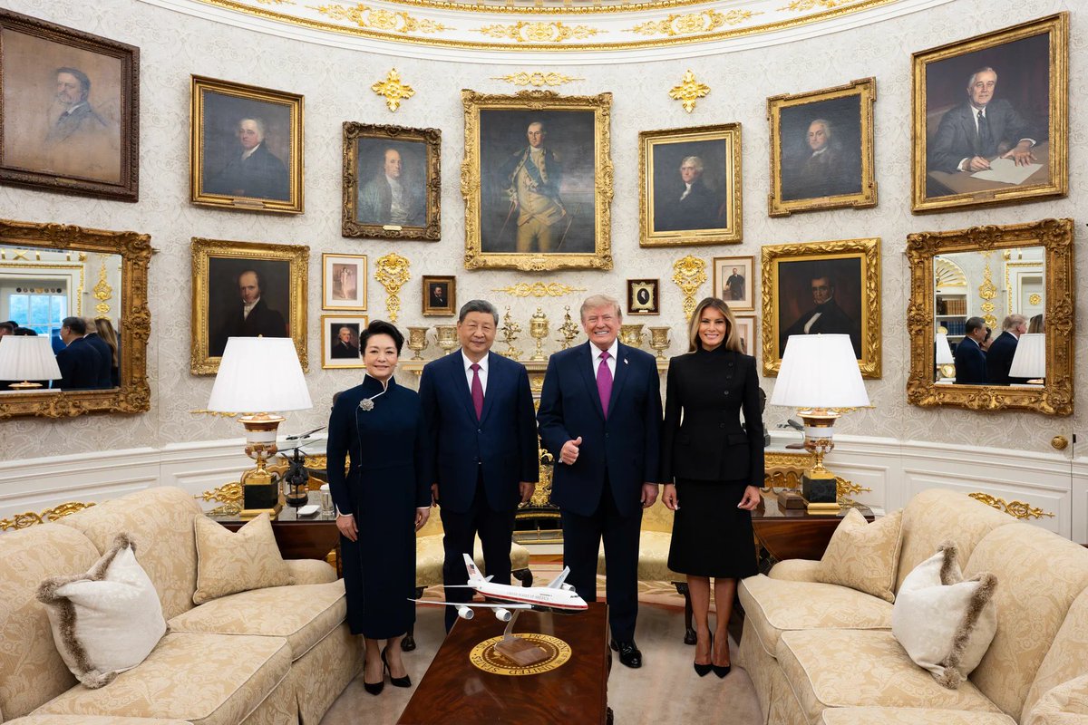 RT by @mikenov: RT by @mikenov: 🔴 The White House has shared a photo of President Trump and Xi Jinping during a private meeting in the Oval Office, highlighting the decor's gold accents. Stay updated on significant political changes with , which filters out noise to catch the most important updates.