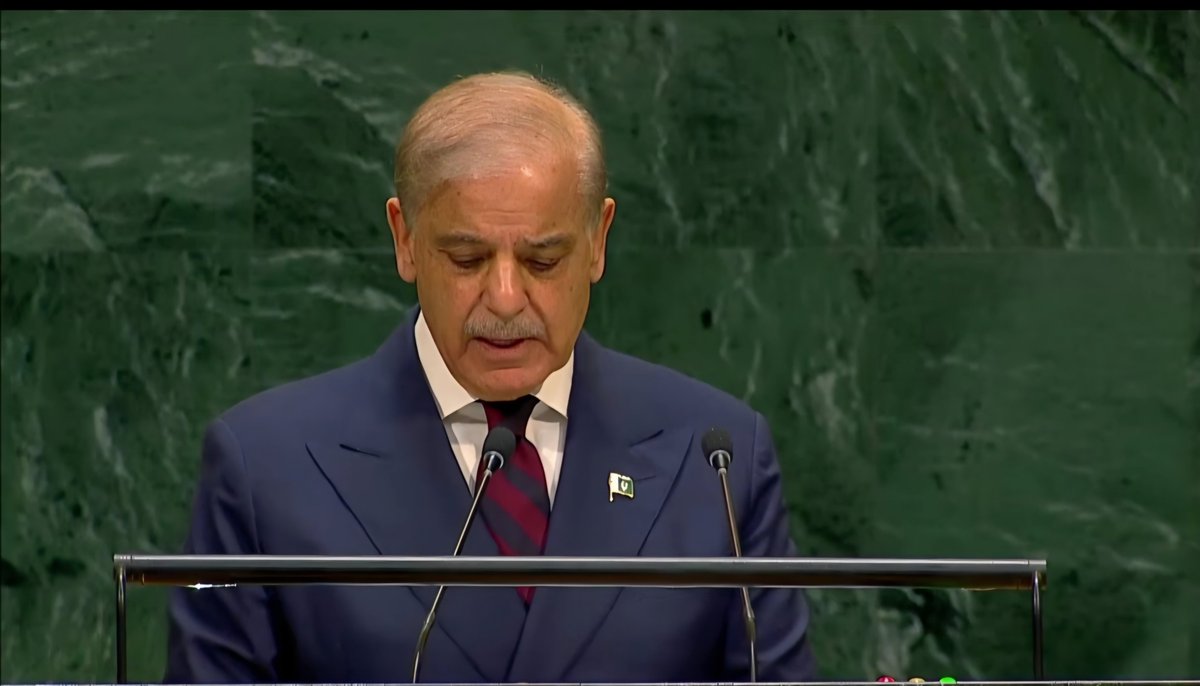 AzmatTanoliKhan's tweet photo. Mashallah Shahbaz Shareef has proven his diplomacy world over. No comparison with the ex dramabaz. I think no one in the entire history of Pakistan has earned that much success and achievements on diplomatic front which Shahbaz Shareef has achieved.

#PMShehbazAtUNGA81 https://t.co/9H4srEbRjQ