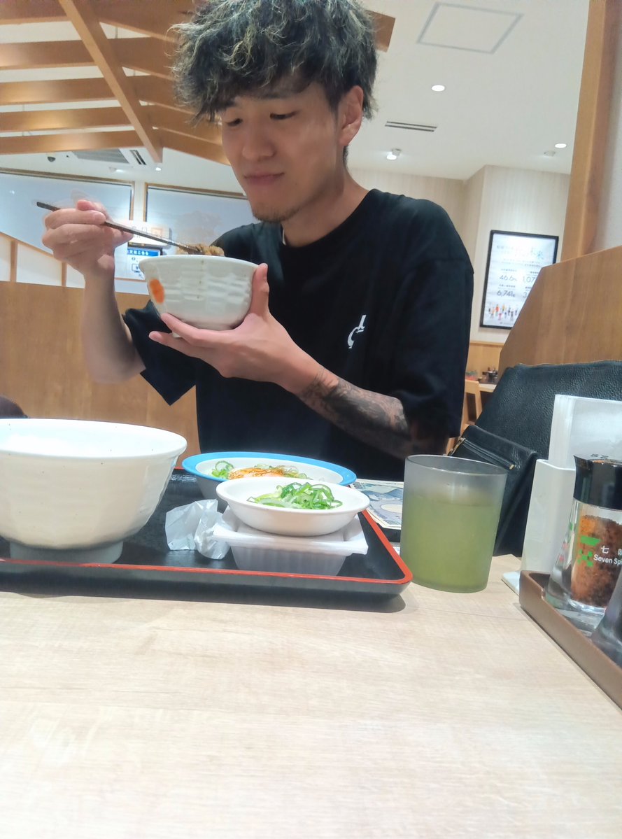 CARD_gomizuki's tweet photo. 奢り飯うま https://t.co/Jj5ecGdKTP