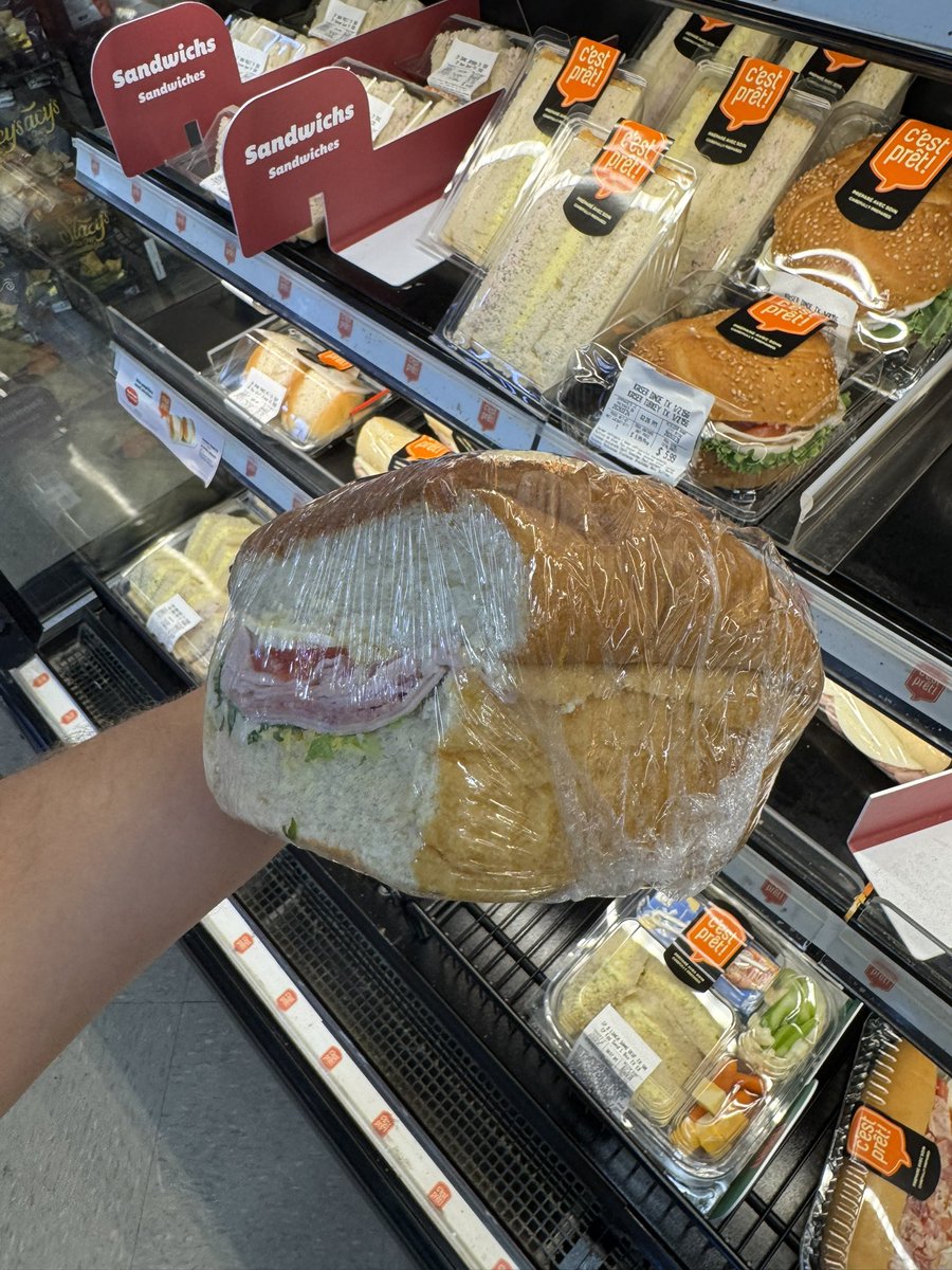 Arnoldbfa's tweet photo. Wtf is this Canada? https://t.co/gG7OIP5c8f