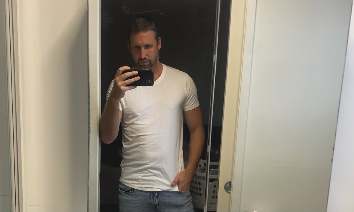 theaussiedilf's tweet photo. Who doesn’t like a DILF in a white T and jeans? #aussie #dilf #onlyfans #brisbane #tallmen https://t.co/qFdvPff2Bi