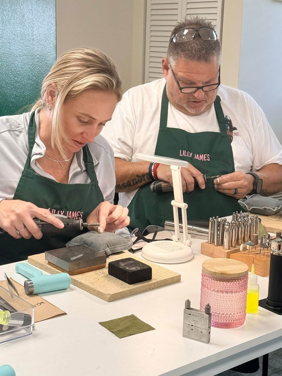 LillyJamesX's tweet photo. Need a unique anniversary gift that you can actually experience together? 

This couple celebrated 11 years of marriage by trading the usual anniversary gift for a hands-on date at Lilly James.

They made their own rings from scratch, learned a new skill together, and gave themselves something way better than just another night out.

A pretty special way to celebrate 11 years together. 💚