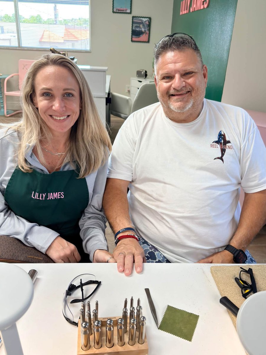 LillyJamesX's tweet photo. Need a unique anniversary gift that you can actually experience together? 

This couple celebrated 11 years of marriage by trading the usual anniversary gift for a hands-on date at Lilly James.

They made their own rings from scratch, learned a new skill together, and gave themselves something way better than just another night out.

A pretty special way to celebrate 11 years together. 💚