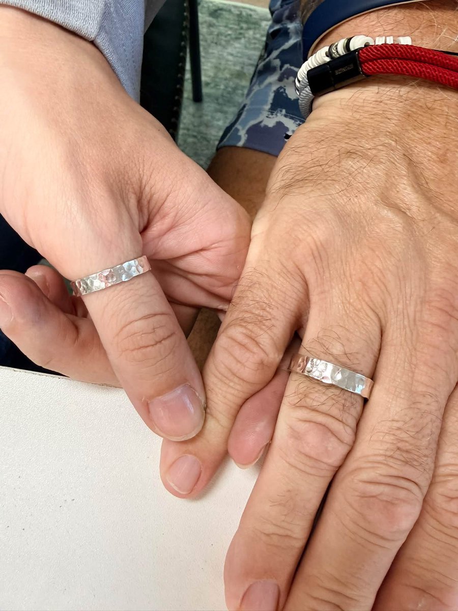 LillyJamesX's tweet photo. Need a unique anniversary gift that you can actually experience together? 

This couple celebrated 11 years of marriage by trading the usual anniversary gift for a hands-on date at Lilly James.

They made their own rings from scratch, learned a new skill together, and gave themselves something way better than just another night out.

A pretty special way to celebrate 11 years together. 💚